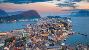 Været og temperatur i Ålesund i april 2025