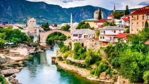 Mostar temperatur, klima og vær gjennom året
