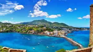 Ischia temperatur, klima og vær gjennom året