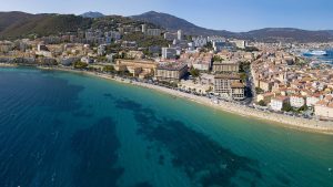 Ajaccio temperatur, klima og vær gjennom året